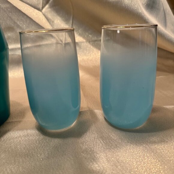Vintage Blendo Glass Pitcher & 2 glasses - Frosted Turquoise w/ Gold Trim - Picture 5 of 15